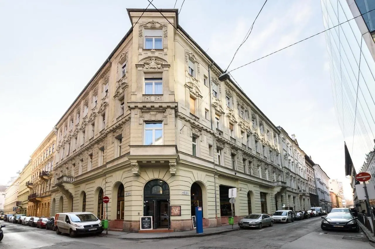 View To The Roofs Luxury Apartment With 2 Bedrooms Budapest 0*,  Magyarország
